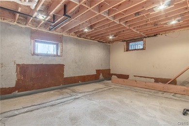 Charming Cedar sided lakefront Ranch home just outside Historic - photo 36
