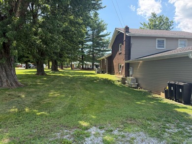 Welcome to this well-maintained 4-bedroom, 2-bathroom - photo 7