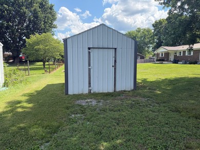 Welcome to this well-maintained 4-bedroom, 2-bathroom - photo 9