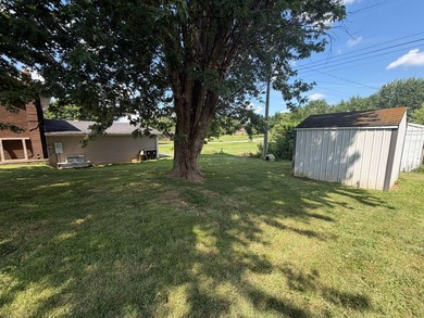 Welcome to this well-maintained 4-bedroom, 2-bathroom - photo 10