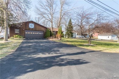 Charming Cedar sided lakefront Ranch home just outside Historic - photo 43
