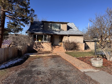 Lake Home For Sale in Klamath Falls, Oregon