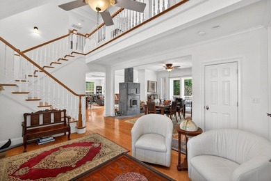 Perched above Shoestring Bay, this magnificent waterfront - photo 12