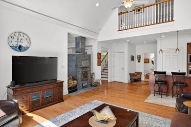 Perched above Shoestring Bay, this magnificent waterfront - photo 20