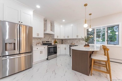 Welcome to this stunning fully renovated home, move-in ready - photo 6