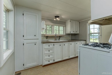 Whether you're searching for an affordable seasonal getaway or - photo 6