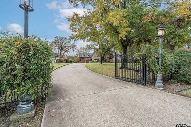 VACATION AT HOME! PERFECT FOR ENTERTAINING OR FAMILY GATHERINGS! - photo 2