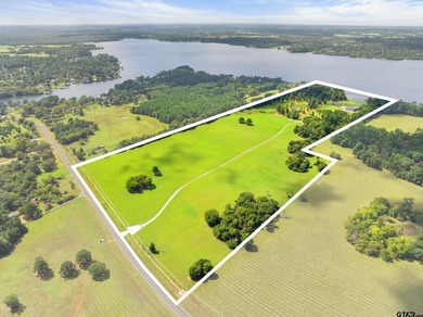 It is my pleasure to present this unparalleled, sprawling Lake - photo 3