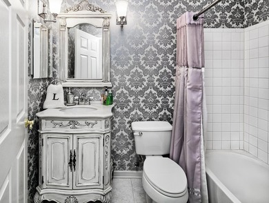 Exceptional Essex style home. Original owner; impeccably - photo 11