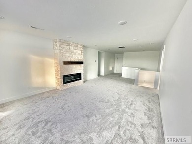 Welcome or luxury living in the Waterstone Subdivision! This 4 - photo 11