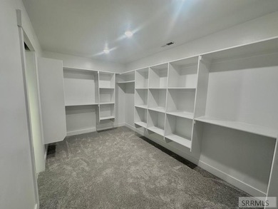 Welcome or luxury living in the Waterstone Subdivision! This 4 - photo 13