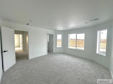 Welcome or luxury living in the Waterstone Subdivision! This 4 - photo 17