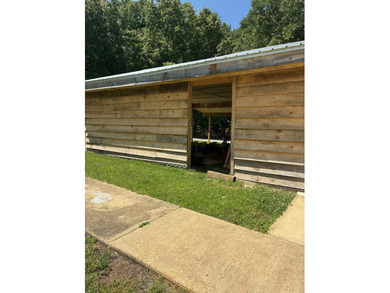 Tucked away in a peaceful country setting, this 3-bedroom - photo 18