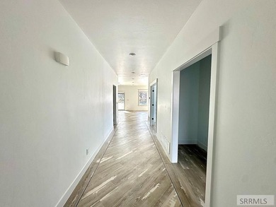 Welcome or luxury living in the Waterstone Subdivision! This 4 - photo 19
