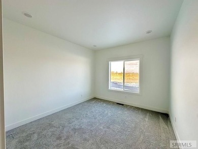 Welcome or luxury living in the Waterstone Subdivision! This 4 - photo 20