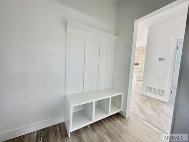 Welcome or luxury living in the Waterstone Subdivision! This 4 - photo 24