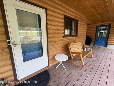 Authentic Wyoming mountain home with golf course views was built - photo 31