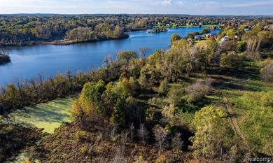 (private lake) Acreage For Sale in Holly Michigan