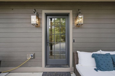 The Lakefront Dream Home you've always wanted, complete with - photo 5