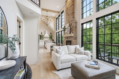 The Lakefront Dream Home you've always wanted, complete with - photo 9