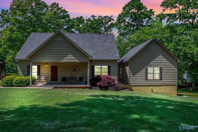 Welcome to this beautifully maintained 3 bedroom/3 and 1/2 bath - photo 3