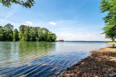Welcome to this beautifully maintained 3 bedroom/3 and 1/2 bath - photo 4
