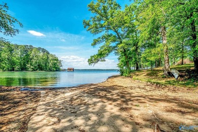 Welcome to this beautifully maintained 3 bedroom/3 and 1/2 bath - photo 7