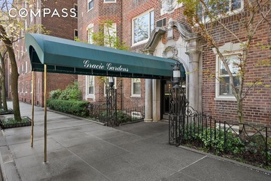 Welcome to this expansive, impeccably updated alcove studio - photo 10