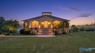 Stunning Custom-Built Home on Lookout Mountain with Breathtaking - photo 1
