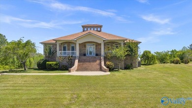 Stunning Custom-Built Home on Lookout Mountain with Breathtaking - photo 2