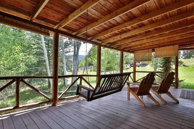 Classic 2BR/1BA mountain cabin on a peaceful 0.31-acre lot - photo 2