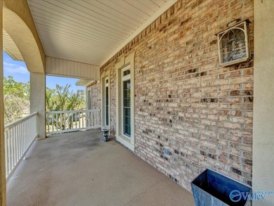 Stunning Custom-Built Home on Lookout Mountain with Breathtaking - photo 8