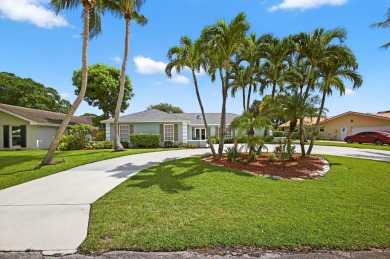 Lake Home For Sale in Palm Beach Gardens, Florida