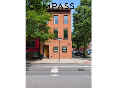 Are you looking for classic townhouse character combined with - photo 18