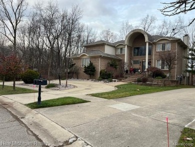 Lake Home For Sale in West Bloomfield, Michigan