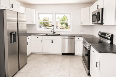 Welcome to 3354 Mountain Brook Avenue in North Charleston! This - photo 3