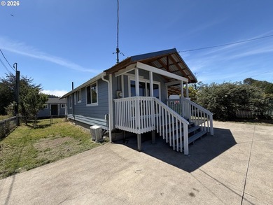 Escape to comfort and adventure in this charming 1-bedroom - photo 2