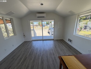 Escape to comfort and adventure in this charming 1-bedroom - photo 4