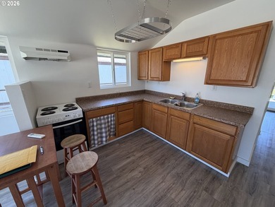 Escape to comfort and adventure in this charming 1-bedroom - photo 7