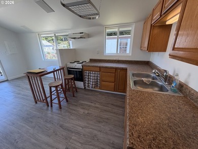 Escape to comfort and adventure in this charming 1-bedroom - photo 9