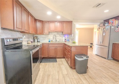 Turn-Key 3 bedroom home with Dual Primary Suites-Ideal for - photo 5