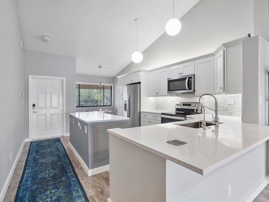 Beautifully renovated top-floor condo with serene lake views in - photo 2