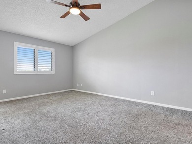 Beautifully renovated top-floor condo with serene lake views in - photo 9