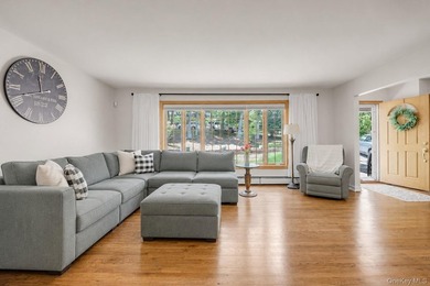 Welcome to this beautifully maintained Colonial that exudes - photo 5