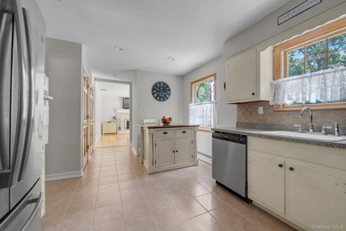 Welcome to this beautifully maintained Colonial that exudes - photo 7