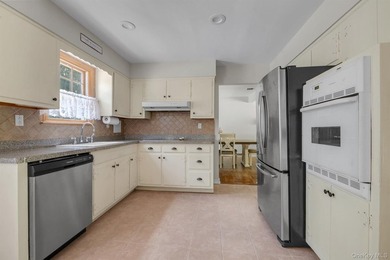 Welcome to this beautifully maintained Colonial that exudes - photo 8