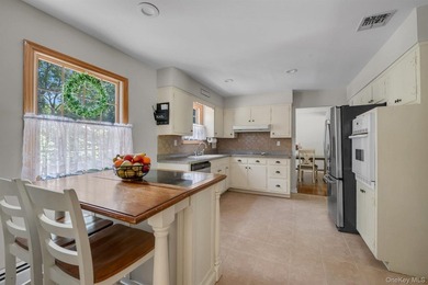 Welcome to this beautifully maintained Colonial that exudes - photo 9