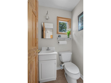 Welcome to this beautifully maintained Colonial that exudes - photo 10
