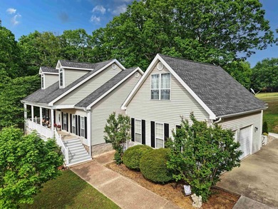 Stunning Golf Course Retreat in Prestigious Diamondhead - photo 1