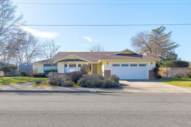 Lake Home For Sale in Grants Pass, Oregon